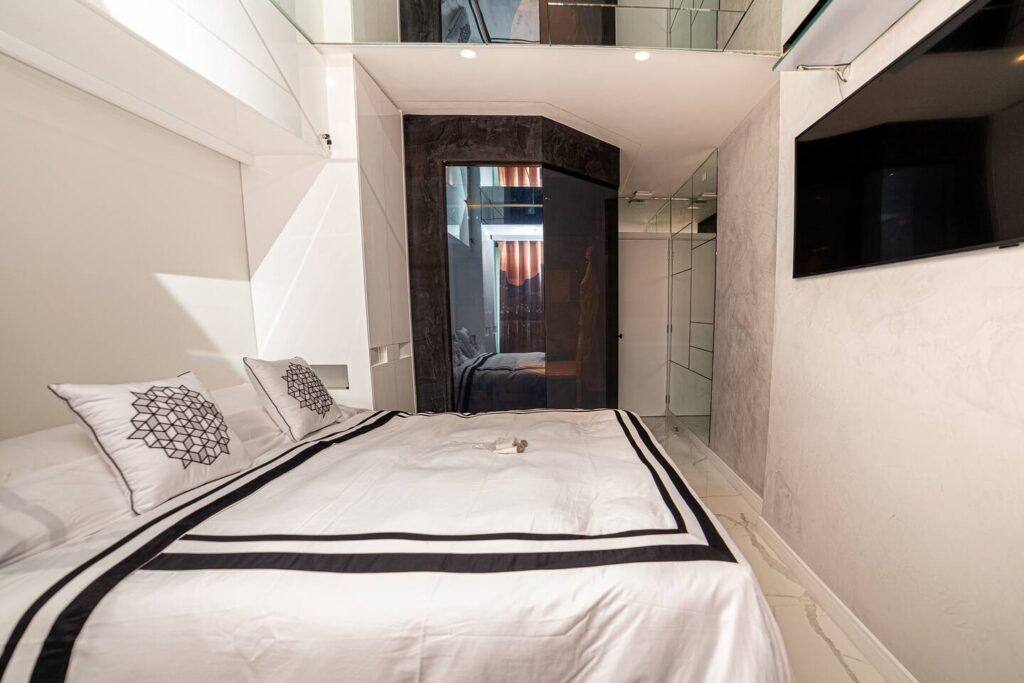 2cf9830e-581f-4cc8-86fe-7e3094ccfda1