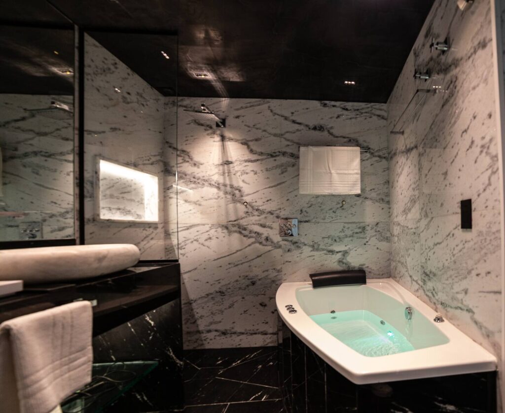 eb271b22-b743-4ede-975a-df174416842c